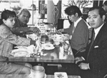 渥美氏(左奥)と
